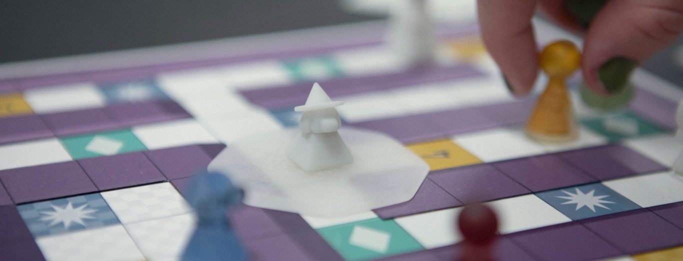 Foto der Spielfiguren des Brettspiels Graveyardshift